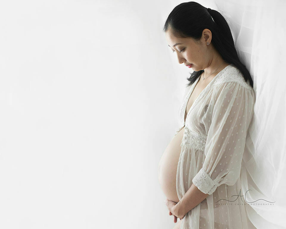 South East London Pregnancy Photographer | Phoebe 9 profile portrait of pregnant woman looking at her bump | London