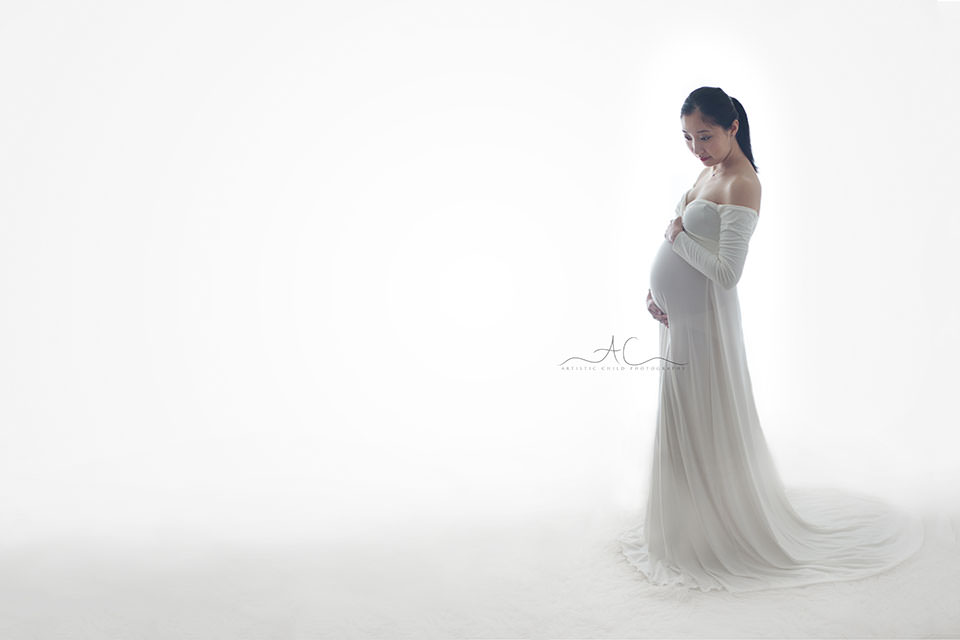 South East London Pregnancy Photographer | Phoebe 10 South East London Pregnancy Photographer | full body portrait of pregnant woman in white maternity dress
