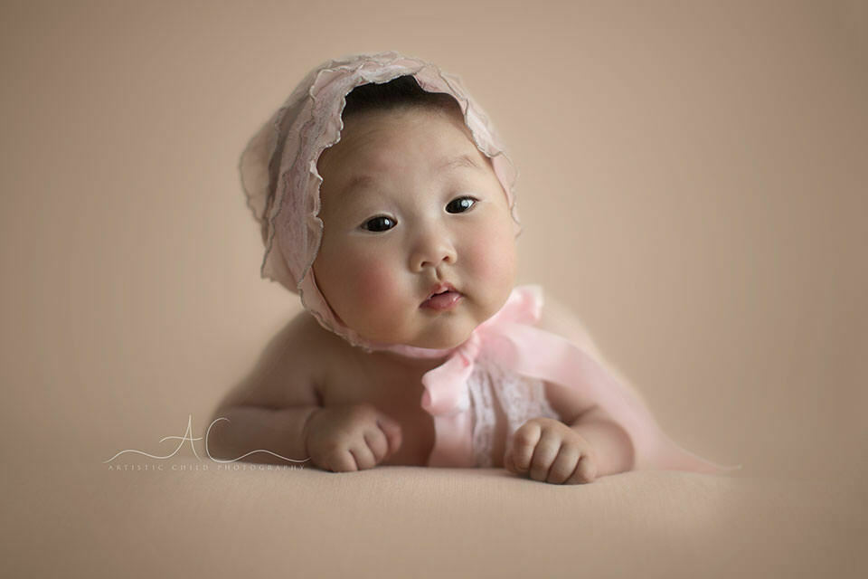 Beautiful London Baby Photos | Yitong 5 portrait of 100 days new baby girl doing tummy time | London