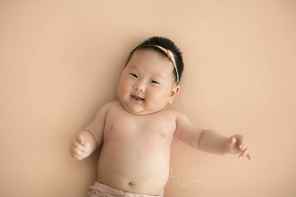 Beautiful London Baby Photos | Yitong 4 3 months old baby girl smiling | London