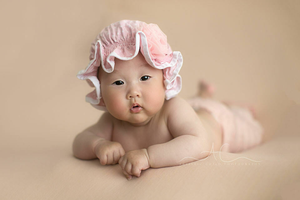 Beautiful London Baby Photos | Yitong 7 Beautiful London Baby Photos | 100 days new baby girl wearing a cute shower hat