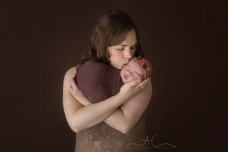 London Family Photography Offer | Ines 4 London Family Photography Offer |portrait of a mum kissing her newborn baby daughter