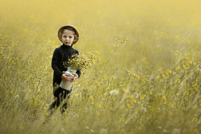 Summertime London Children Photo Session | Luca 12 photo of a 4 year old boy with yellow flowers and a straw hat | London