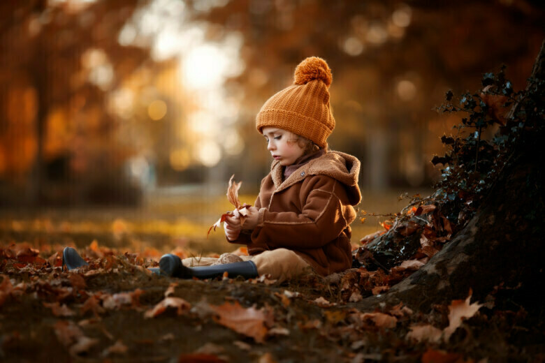 Stunning Autumn London Children Photo Session | portrait of a 6 year old boy with an autumnal leaf