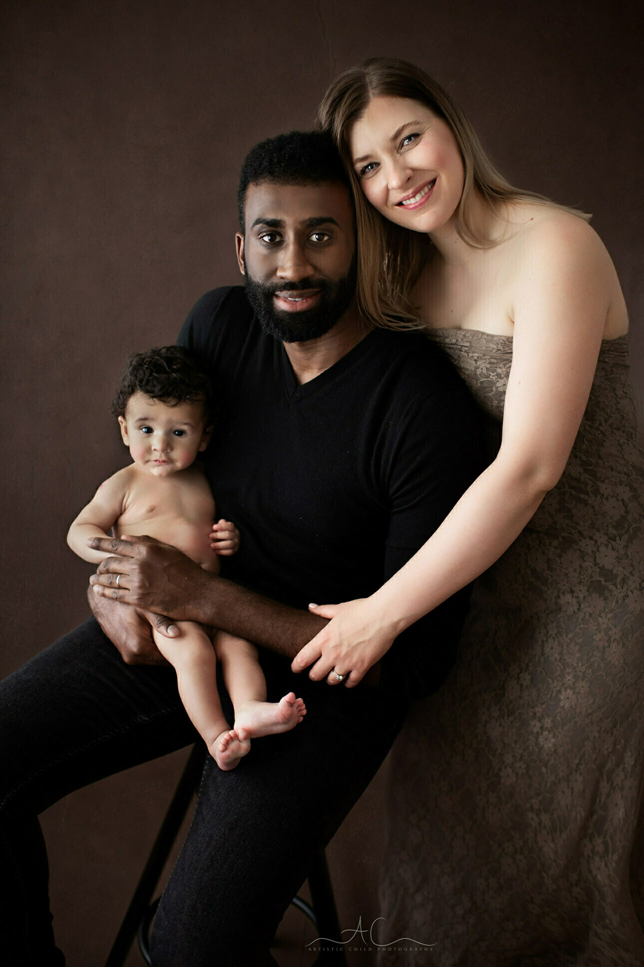 Top South East London Family Portraits | Vincent 7 family portrait of mum, dad and ther 5 months old son | South East London
