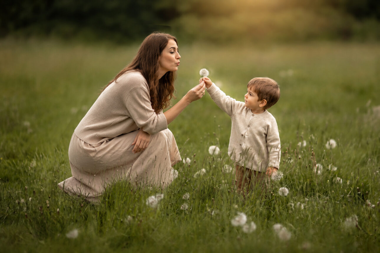 London Spring Family Mini Sessions | portrait of a mother and son blowing dandelions
