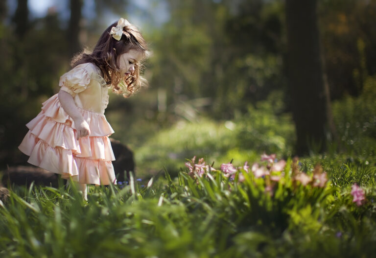 Spring Mini Sessions London 2022 | image of a toddler girl and spring flowers