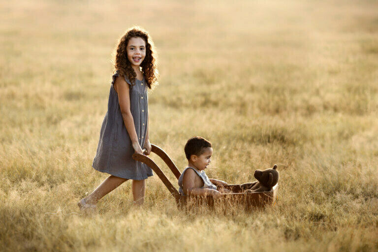 5 Amazing South East London children portraits | Martina and Bjorn 8 Amazing South East London children portraits | photo of older sister playing with her 1 year old little brother and a wooden trolley