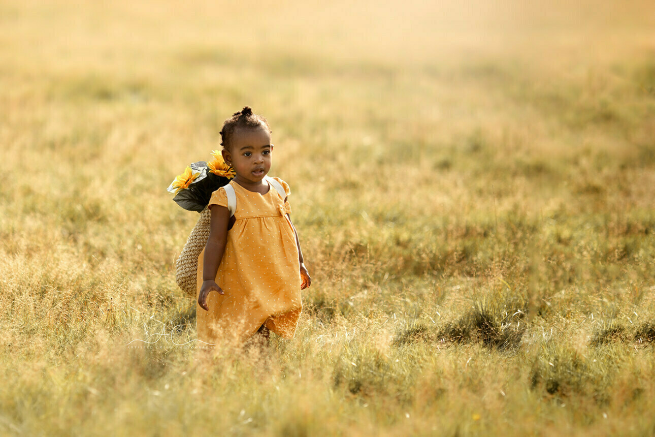 Beautiful London Toddler Photography | Dassah 5 portrait of a 1 year old girl walking through a meadow | London