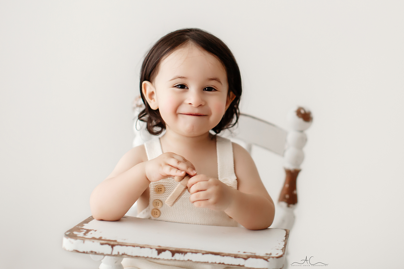 6 Stunning London Toddler Boy Pictures | Julian 2 Stunning London Toddler Boy Pictures | 18 months old boy smiles during his professional photo session