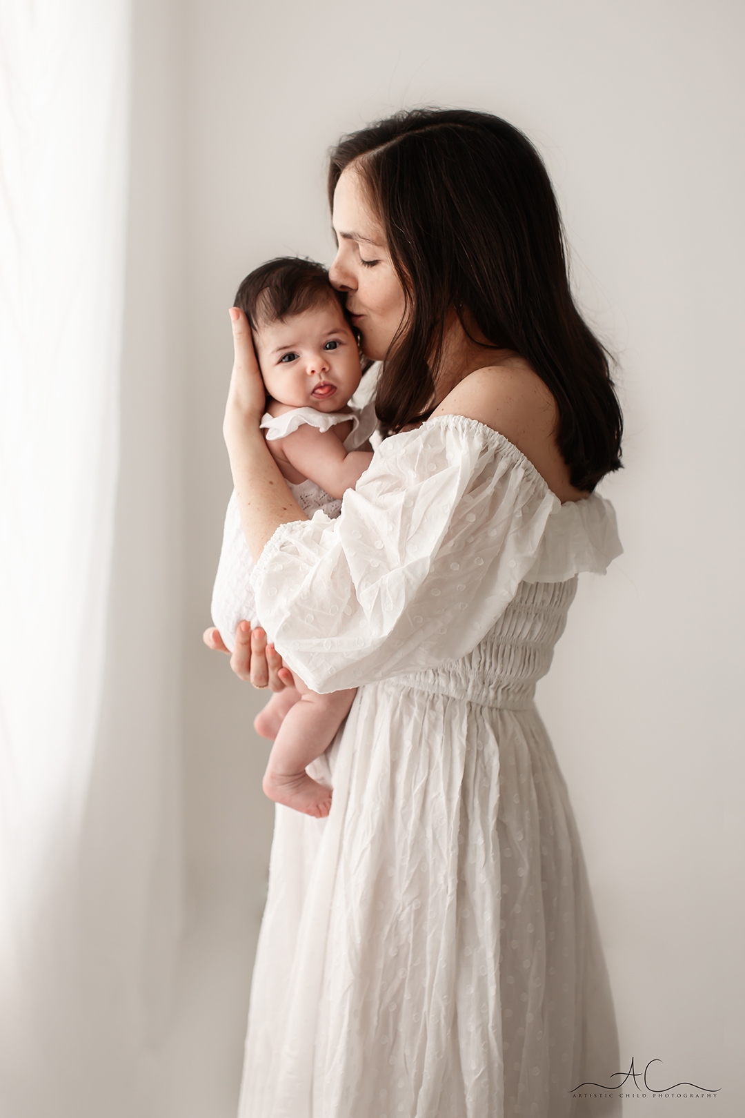 Beautiful London Mother's Day Mini Sessions | 2025 5 London Mother's Day Mini Sessions | Mum kissing her 2 months old baby girl