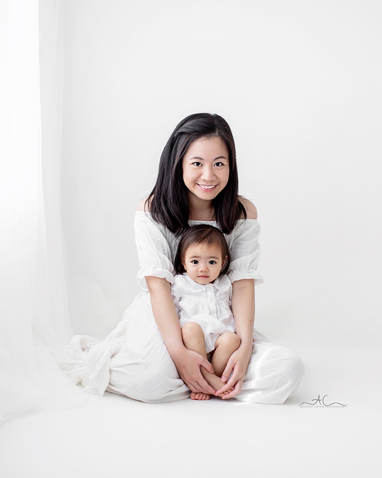 Beautiful London Mother's Day Mini Sessions | 2025 16 London Mother's Day Mini Sessions | Mummy and Me session with a toddler girl