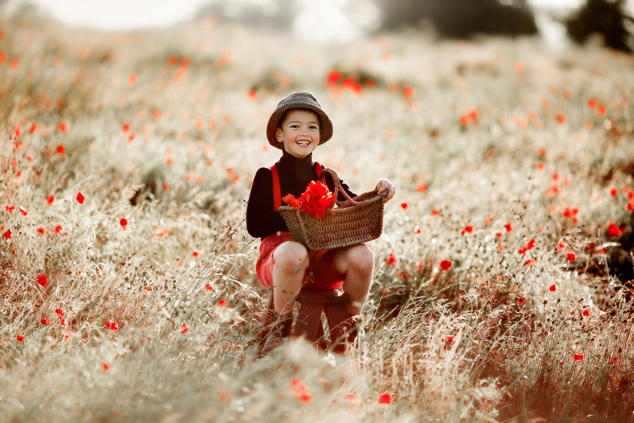 6 Best London Children Photos in Poppy Field | Jacob 6 Best London Children Photos in Poppy Field | portrait of a 6 year old boy with a wicker basket full of poppy flowers taken on the outskirts of London