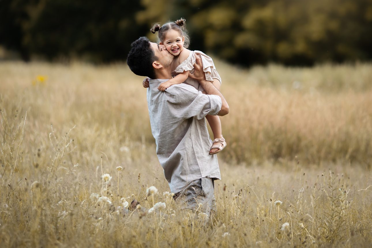London Summer Mini Sessions | a father kissing his baby daughter