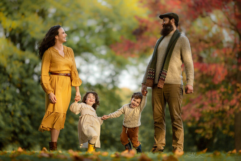 London Autumn Family Mini Sessions | family of 4 holding hands in London Park