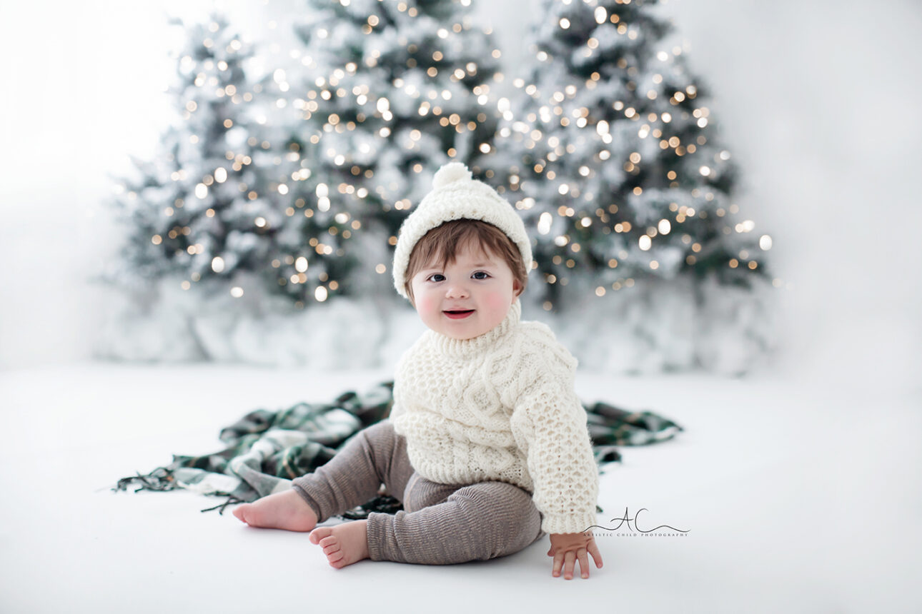 London Christmas Photoshoot | baby boy wearing a cute knitted hat during his Xmas session
