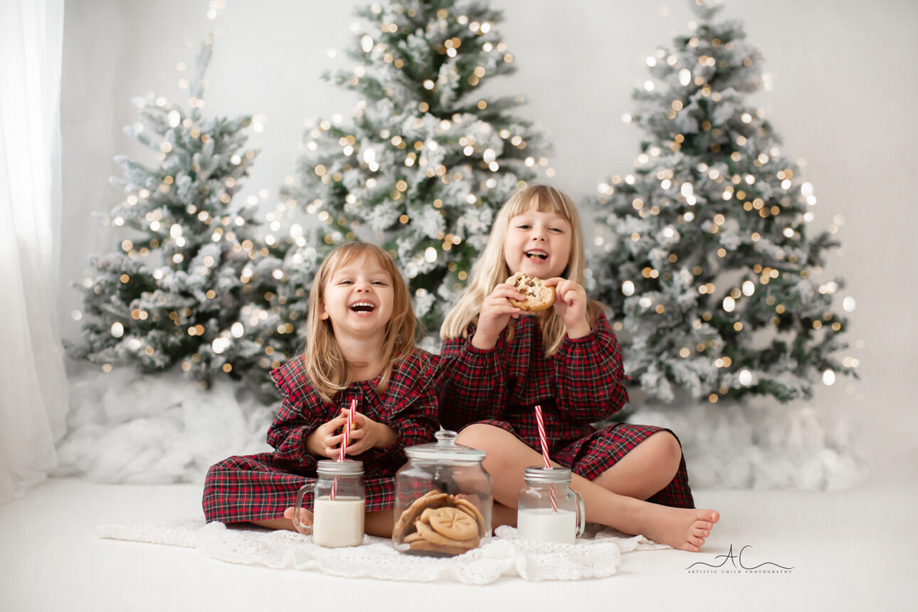 London Christmas Photoshoot | sisters enjoying milk and cookies