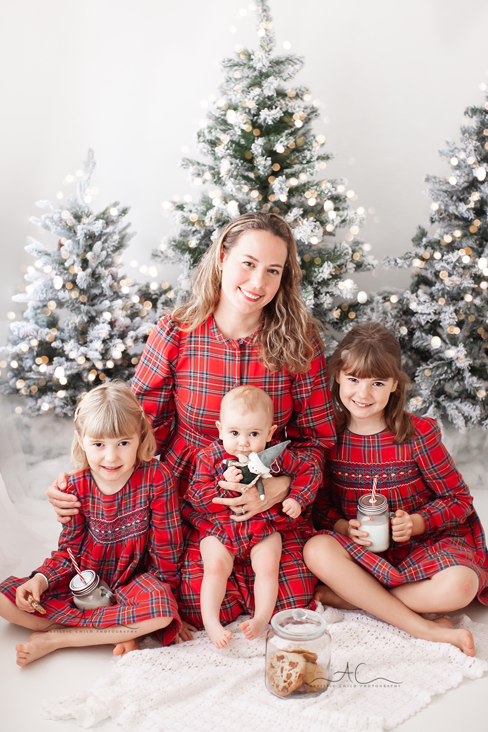 Mum and her 3 daughters London Xmas photoshoot