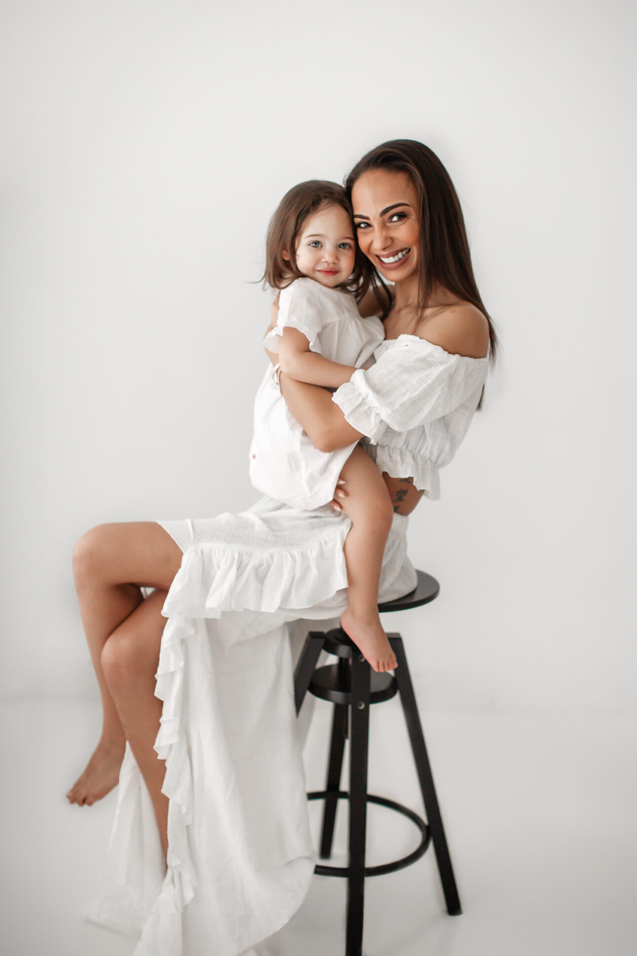 London Family Photography | mum and 2 year old daughter cuddling and looking into camera