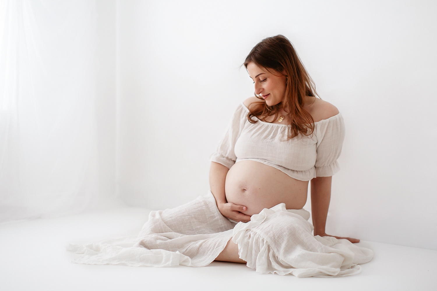 Bromley Maternity Photographer 31 Bromley Maternity Photo Session | portrait of a mum to be holding her bump