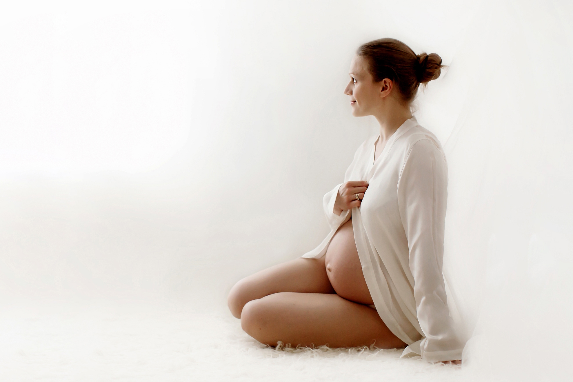 Bromley Maternity Photographer 33 Bromley Maternity Photo Session | stunning portrait of an expecting mum taken in my Bromley studio